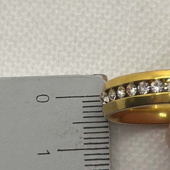 NWOT Size 6 Titanium steel with zircon eternity band - Picture 3 of 4